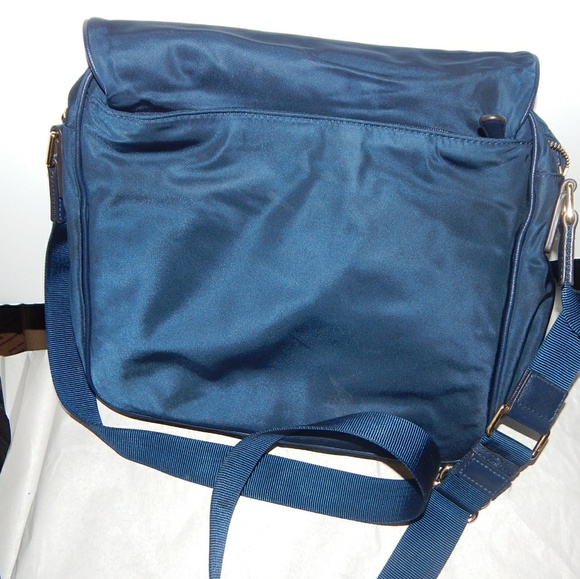 Michael Kors Water Proof Bag - Picture 3 of 8